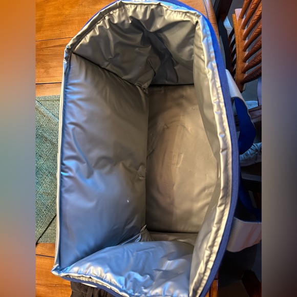 NWT Beautiful Neiman Marcus Cooler Tote Bag in Blue and White Stripes - Picture 4 of 9